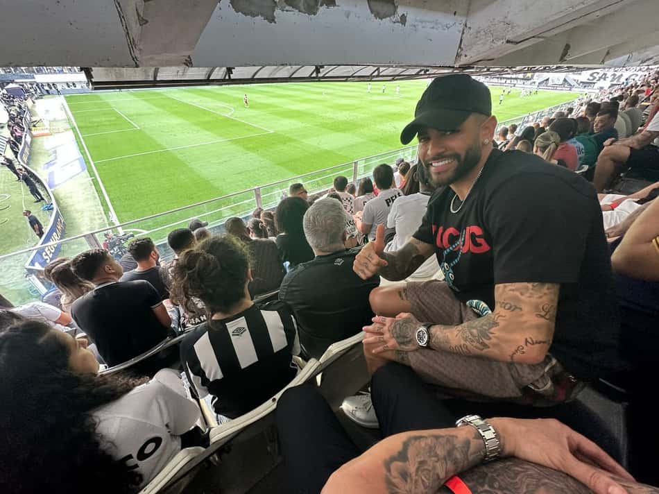 Perto de estreia, Junior Caiçara assistiu ao Santos contra o Grêmio no meio da torcida