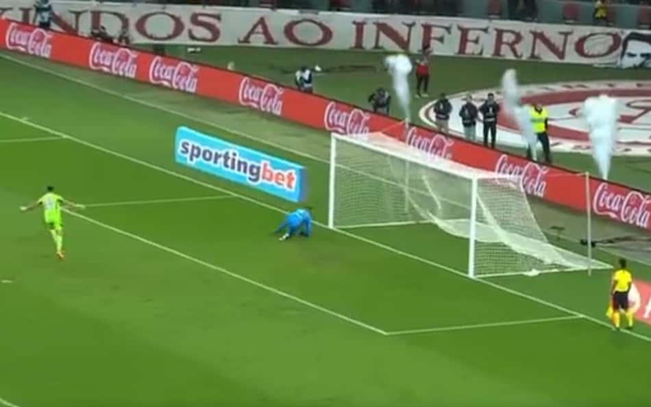 Rochet 'paralisa' web após garantir classificação do Internacional às quartas de final da Libertadores