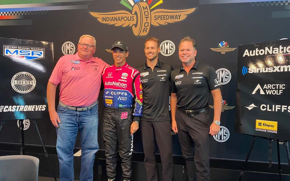 Papo com Castroneves: 'Agora sou dono de equipe, mas continuo pilotando'