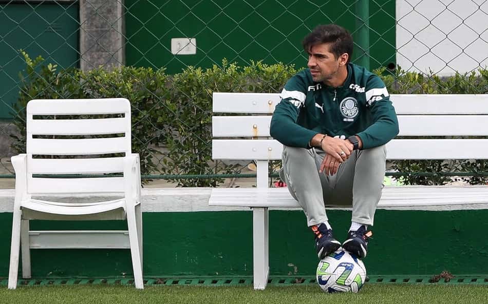 Palmeiras fecha janela sem reforços e vai apostar novamente nos planos de Abel Ferreira