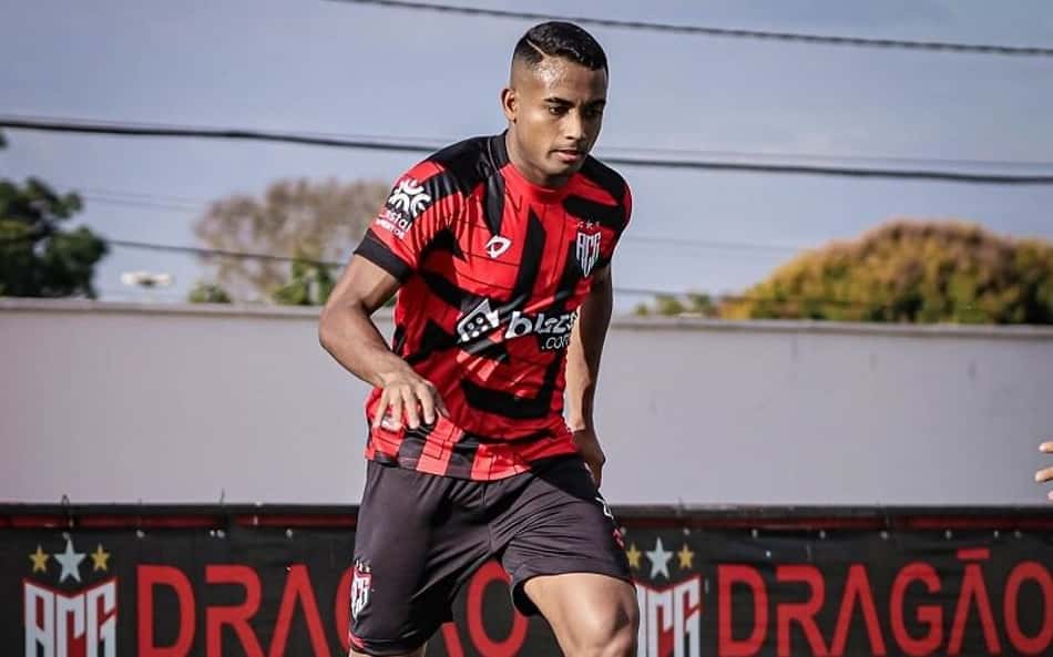 Airton avalia momento do Atlético-GO e projeta briga pelo acesso na Série B