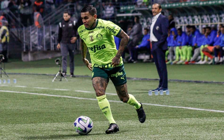 Dudu sente o joelho, é substituído e preocupa o Palmeiras para o restante da temporada