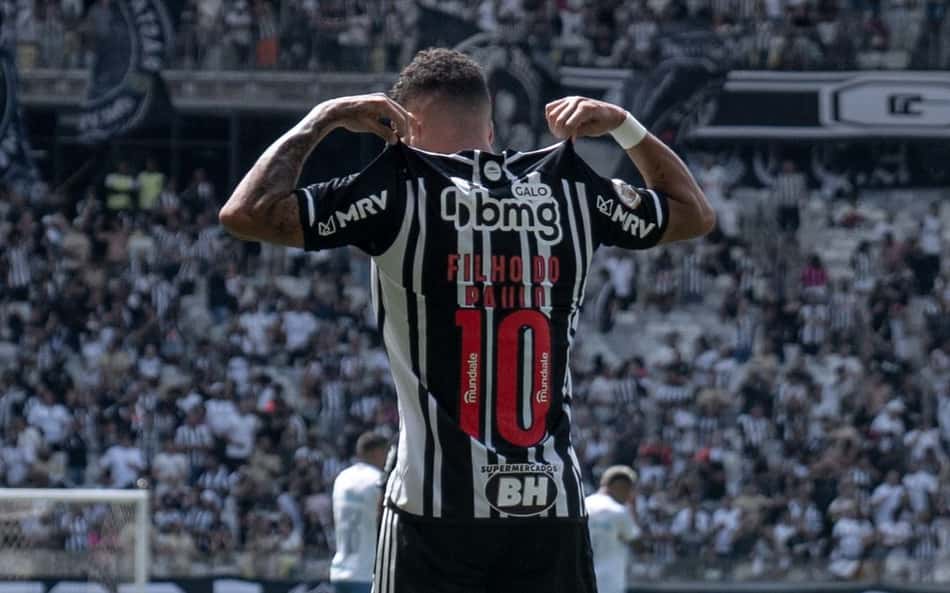 Paulinho marca e Felipão minimiza chance perdida na Libertadores: 'Tem que errar uma ou duas, se não seria melhor do mundo'