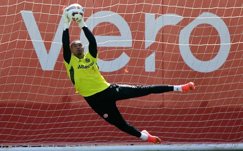 Emprestado pelo Santos ao Inter, John recebe proposta de time espanhol