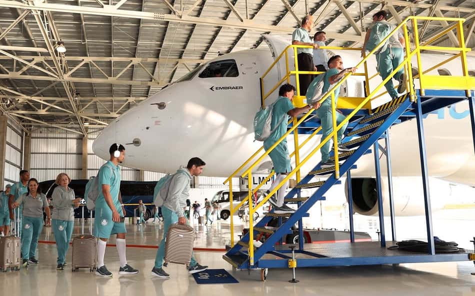 Conselheiros do Palmeiras pedem discussão no COF por mais transparência com avião de Leila