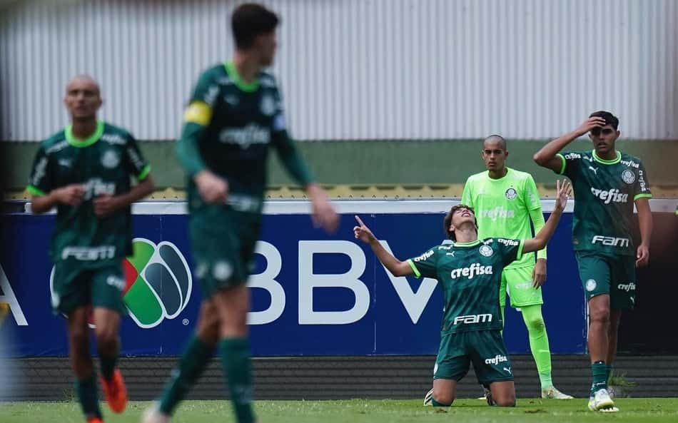 Palmeiras goleia o Atlético de Madrid em torneio sub-17 no México, e goleiro comemora: 'Impusemos nosso jogo'