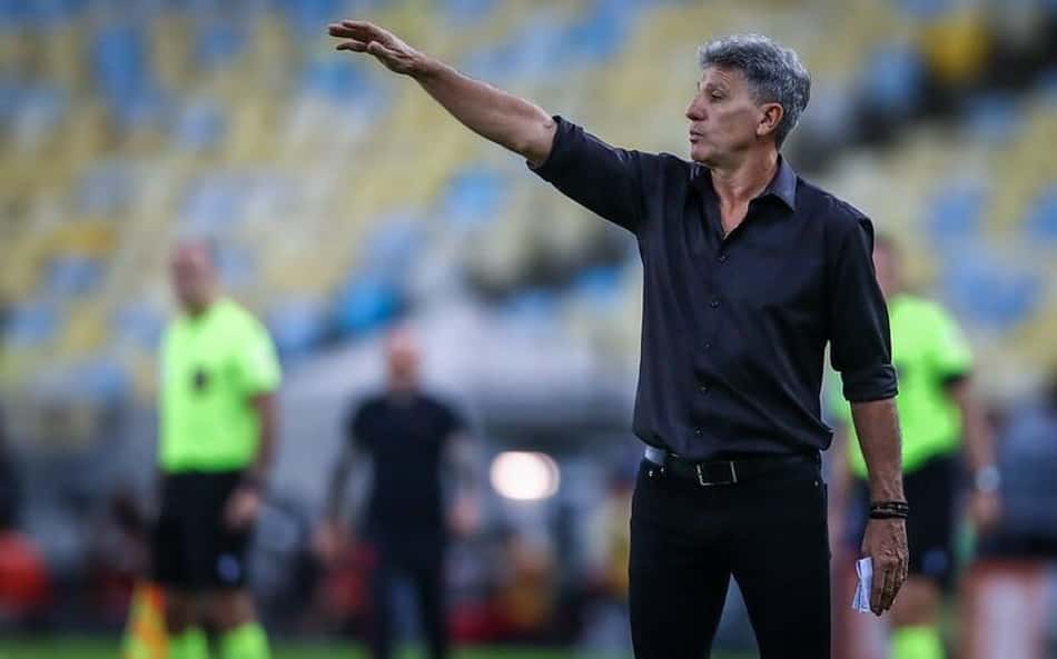 Apesar da eliminação, Renato se diz satisfeito com 'resposta dentro de campo' no Grêmio
