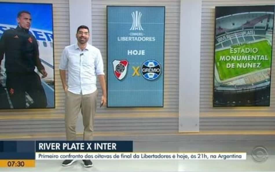 TV troca escudo do Inter pelo do Grêmio, e apresentador tenta corrigir erro ao vivo; veja