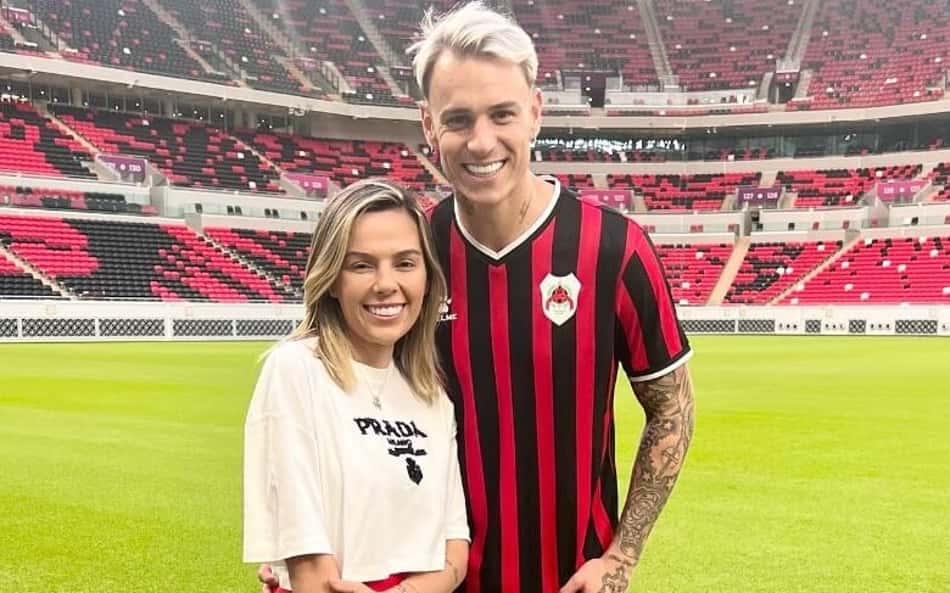 Esposa celebra anúncio de Róger Guedes no Al-Rayyan: 'Aquilo que Deus prometeu'