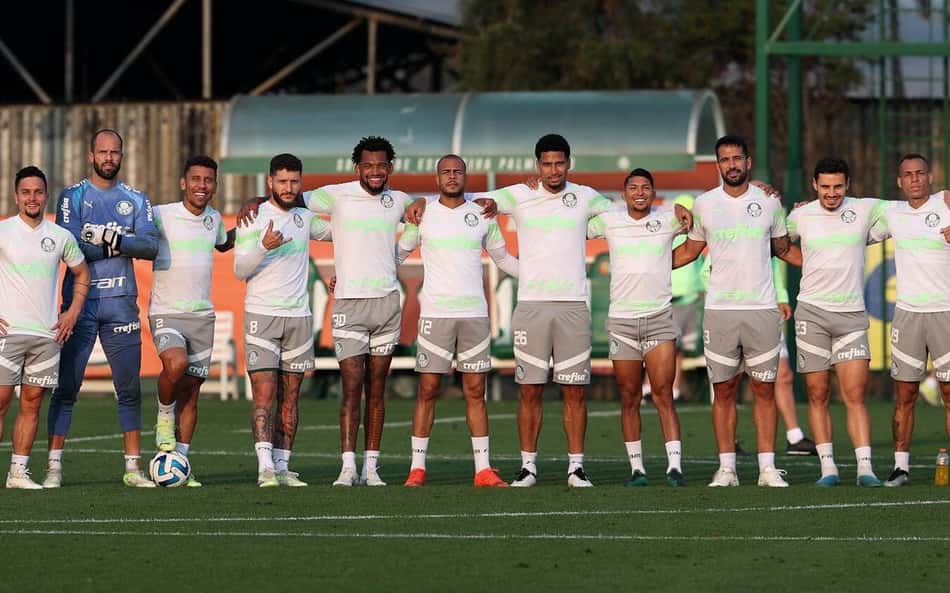 Veiga recebe homenagem, e Palmeiras segue preparação para enfrentar o Deportivo Pereira; veja provável time