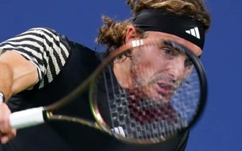 Tsitsipas leva virada de 128º do mundo e está fora do US Open