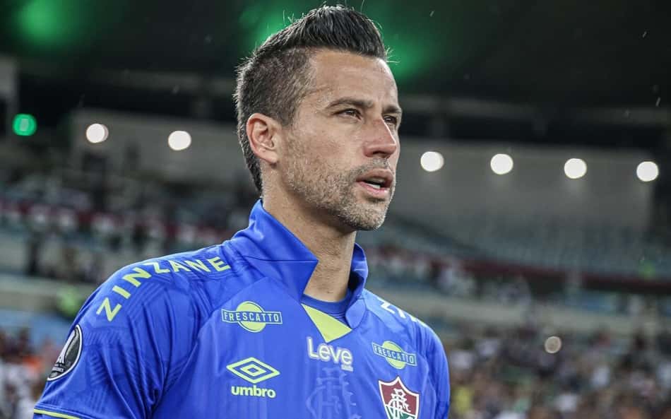 Após vitória na Libertadores, Fábio desconversa sobre renovação de contrato com o Fluminense