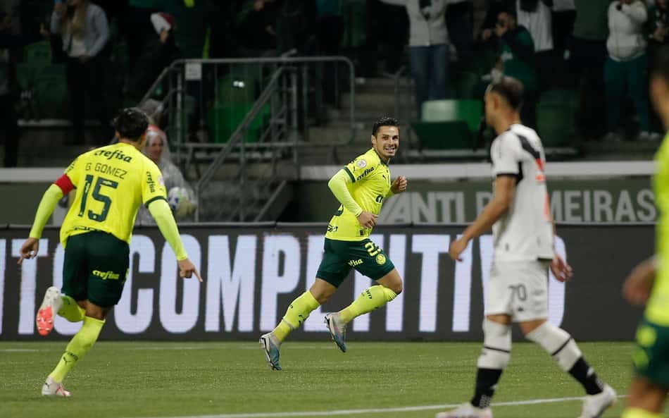 ATUAÇÕES: Em noite apática do Palmeiras, Raphael Veiga tira 'coelho da cartola' para dar vitória contra o Vasco