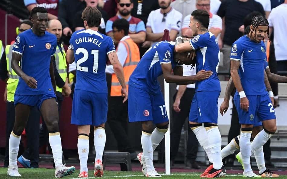 Seca do Chelsea na Premier League vira 'chacota' de pizzaria nas redes sociais
