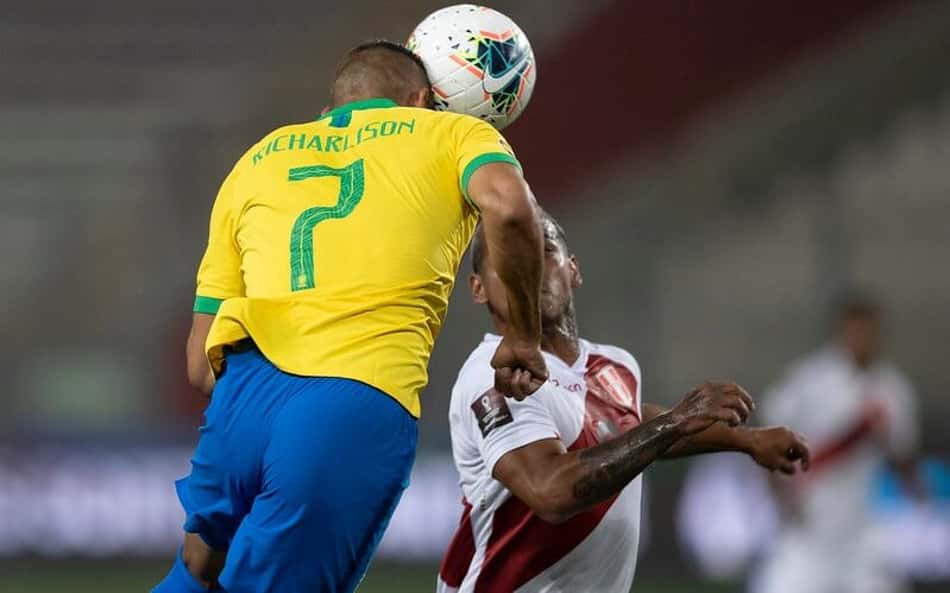 Para enxugar as lágrimas, Richarlison ganha voto de confiança de Diniz na Seleção Brasileira em cenário inspirador