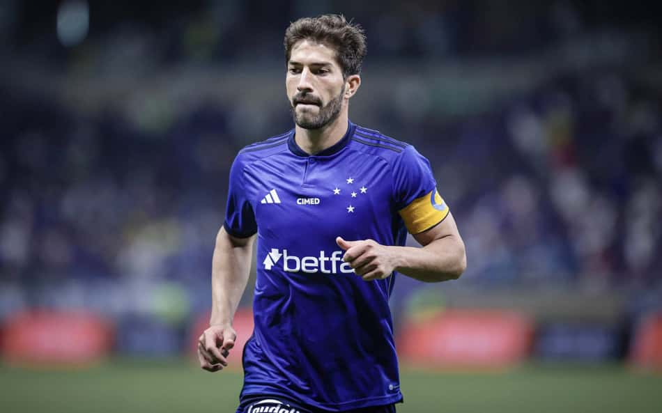 Lucas Silva vive expectativa de completar 200 jogos pelo Cruzeiro: 'Um privilégio'