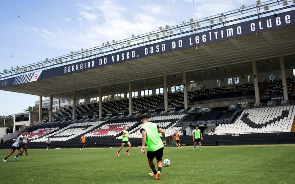 Com treino no Nilton Santos, Vasco divulga programação para enfrentar o Fluminense