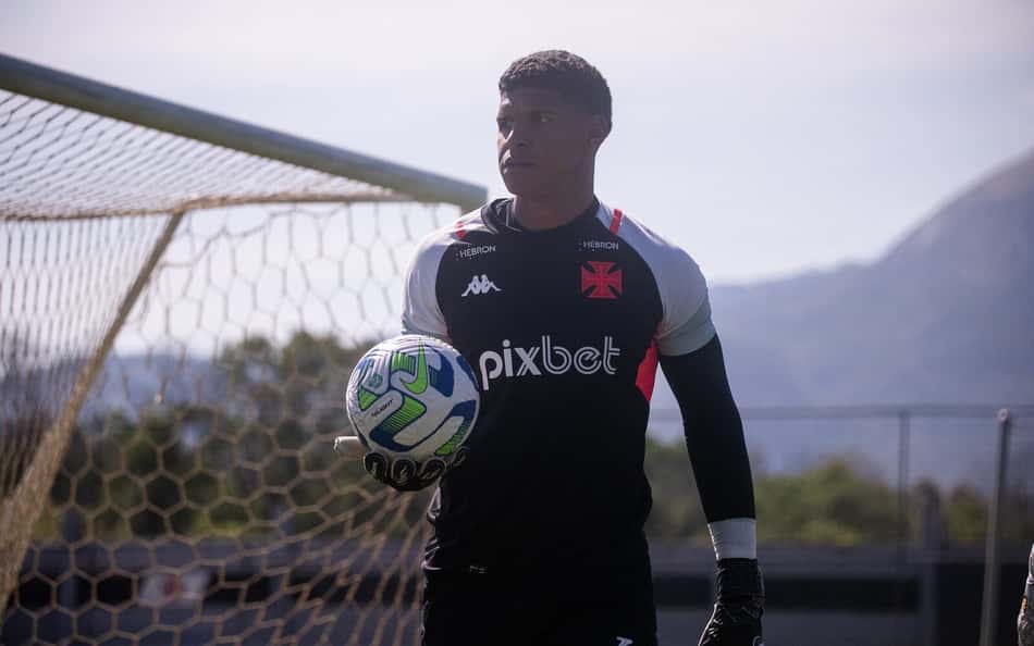 Vasco renova contrato do goleiro Halls