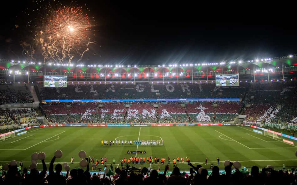 Torcida do Fluminense se mobiliza para uma grande festa na Libertadores com mosaico e balões no Maracanã