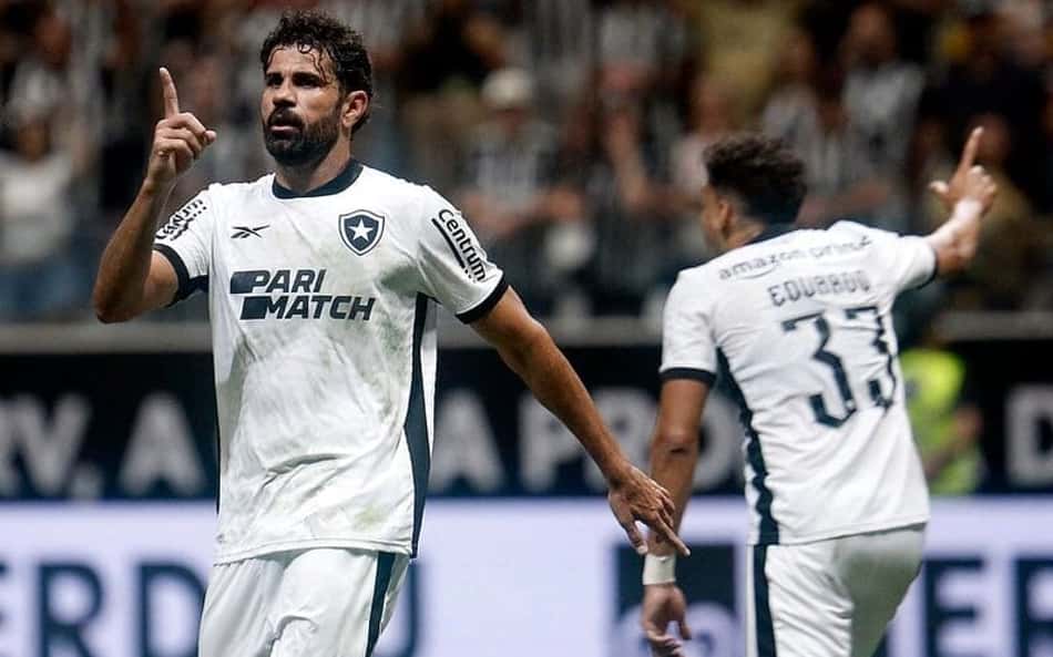 VÍDEO: Diego Costa protesta contra arbitragem por gol anulado do Botafogo: 'Meteram a mão'