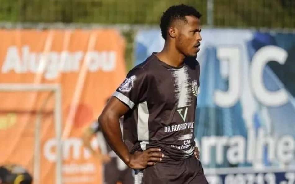 Jogador morre em campo aos 29 anos, em Santa Catarina