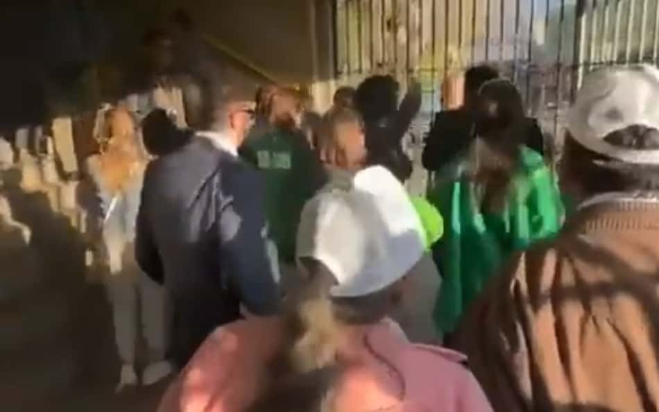 Vídeo: familiares de presidente da Federação Boliviana de Futebol são atacados após derrota para Argentina