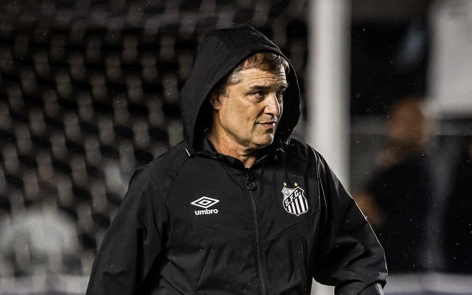 Diego Aguirre é o técnico com menos jogos no Santos durante a gestão Rueda