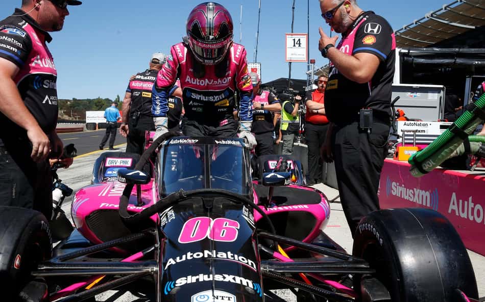 Papo com Castroneves: O campeonato terminou, mas a agenda continua cheia