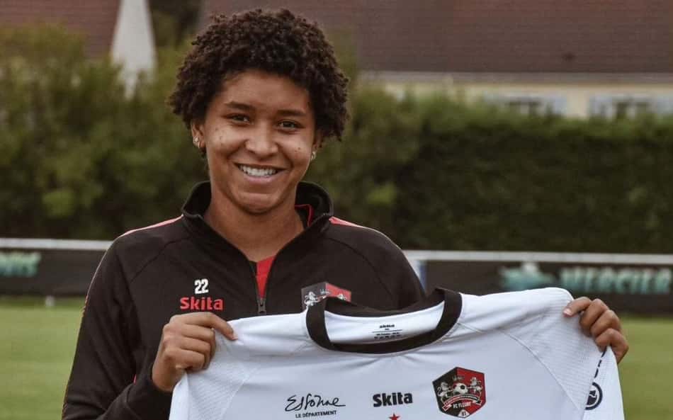 Ex-Flamengo, Leidiane é contratada pelo FC Fleury 91, da França