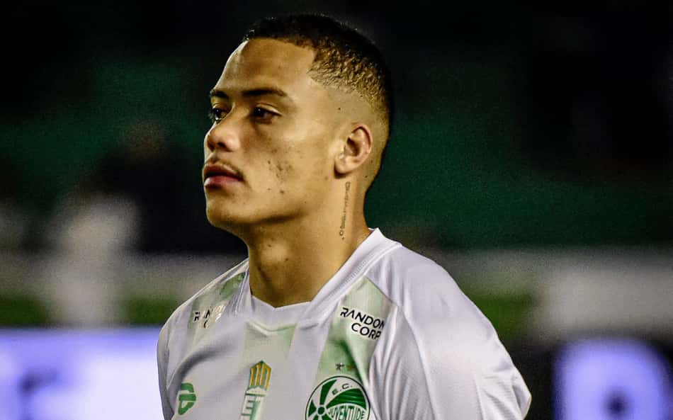 Mandaca projeta jogo contra o Atlético-GO e mira vaga no G-4