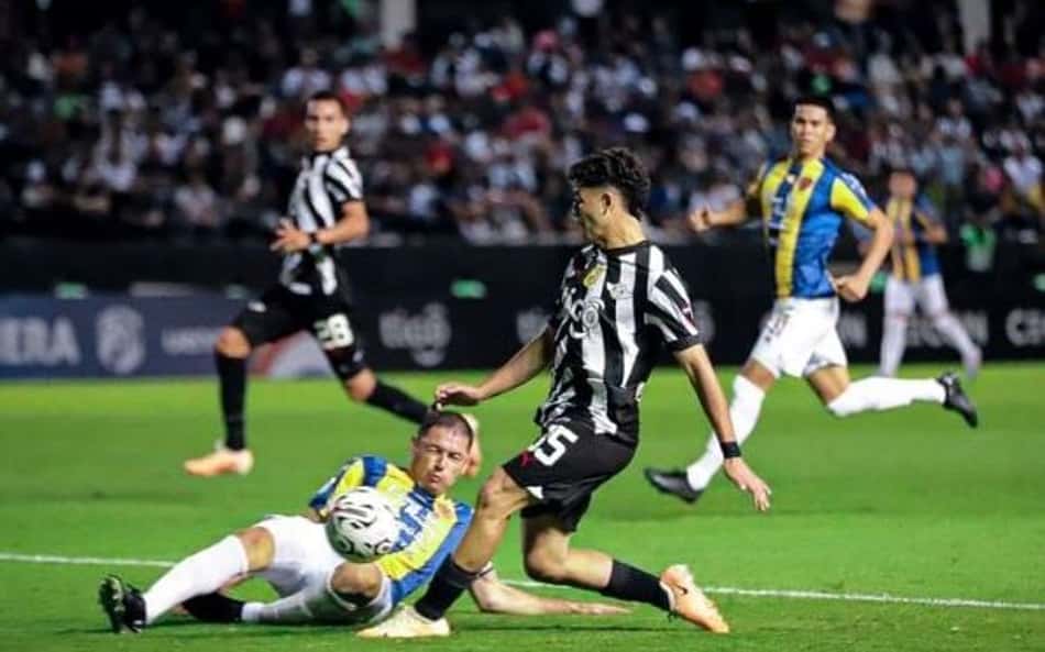 Paraguaio: Libertad dispara na ponta; Guaraní vence