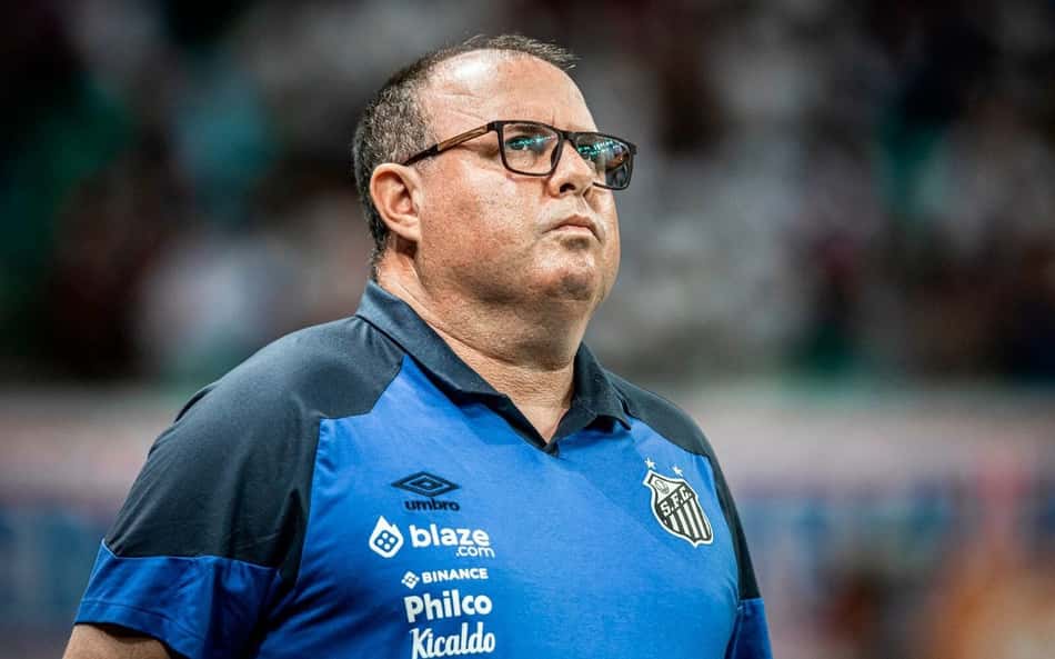 Marcelo-Fernandes-tecnico-interino-do-Santos-no-jogo-contra-o-Bahia-aspect-ratio-512-320