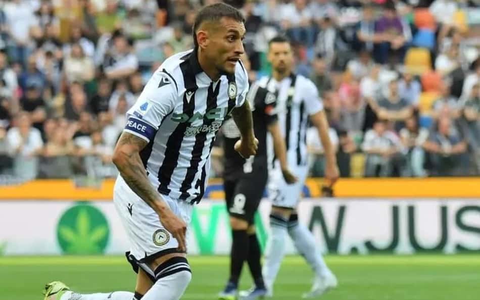 Palmeiras tenta 'chapéu' no Santos e busca contratação de Roberto Pereyra