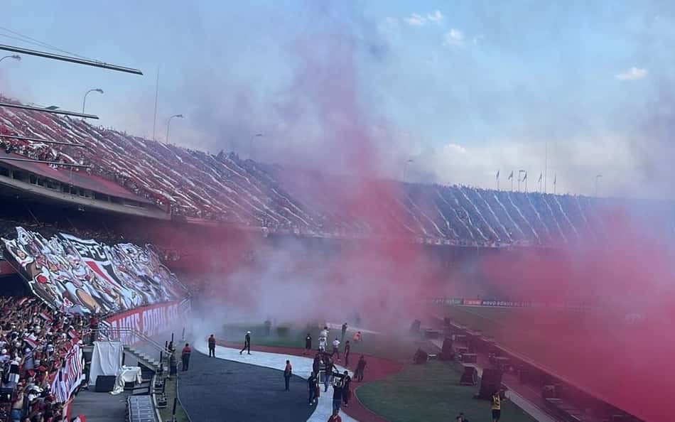 Internautas exaltam festa da torcida do São Paulo contra o Flamengo: 'Espetacular'