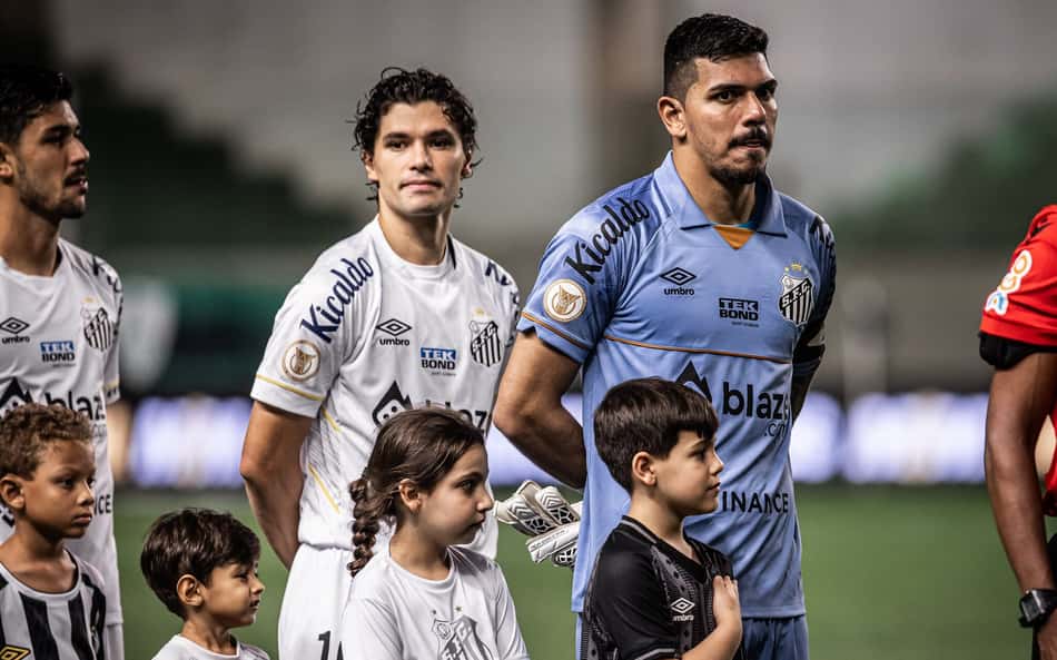 Defesa do Santos vira 'peneira' após saída de Odair Hellmann