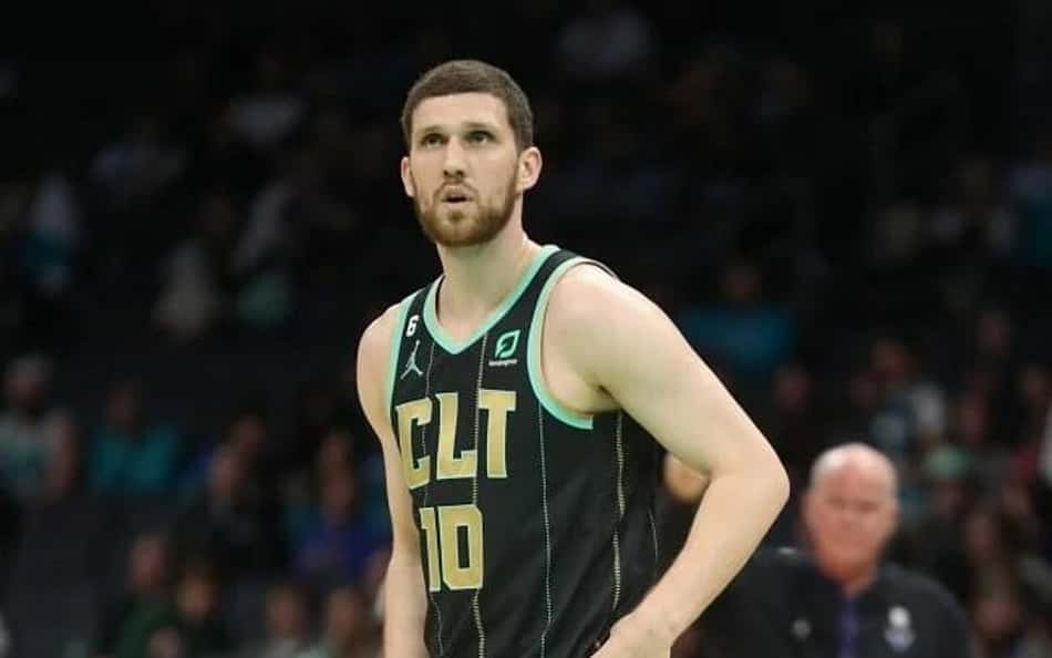Boston Celtics contrata jogador para a próxima temporada da NBA