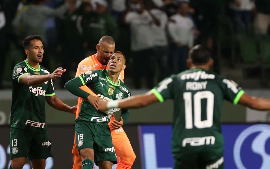 Após provocar torcida do Palmeiras, Breno Lopes reposta vídeo publicado pelo pai: 'Reclama aí'