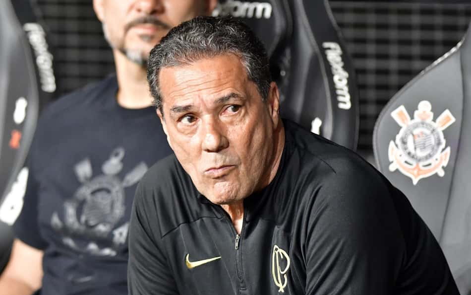 Torcedores criticam Luxemburgo por decisão em Corinthians x Fortaleza: 'Justa causa'