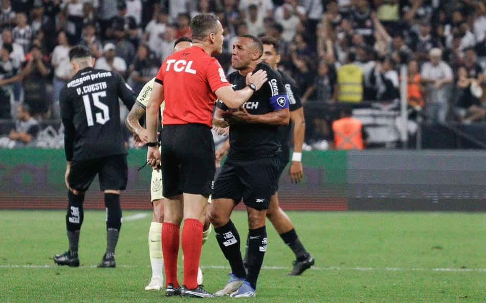 ATUAÇÕES: Marçal tem expulsão infantil e é o pior do Botafogo na derrota para o Corinthians
