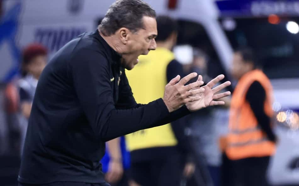 Luxemburgo manda recado para a torcida do Corinthians após vitória sobre o Botafogo: 'Não precisa me abraçar'