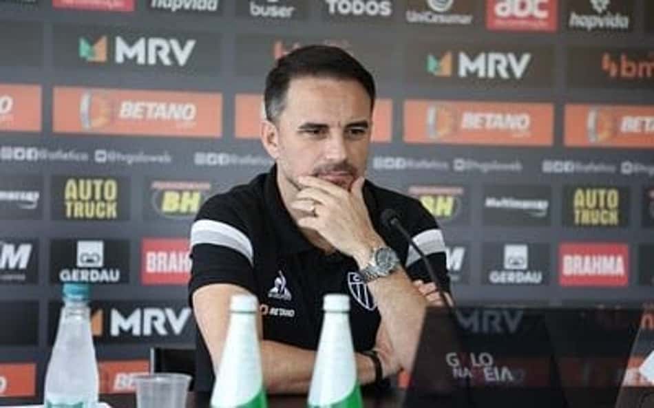 Rodrigo Caetano revela situação de Vargas no Atlético-MG: 'Zero problema'