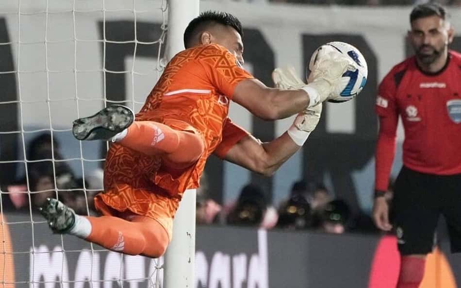 Sergio Romero garante ter 'previsto' defesa de pênalti em Racing x Boca Juniors