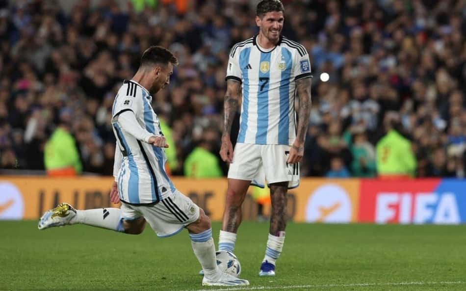 Paraguaio cospe em Messi durante partida, e astro ironiza: 'Nem sei quem é'