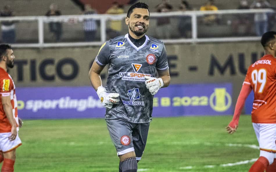 Felipe Garcia, da Tombense, destaca importância de voltar a jogar em casa e garante: 'Vamos lutar até o fim'