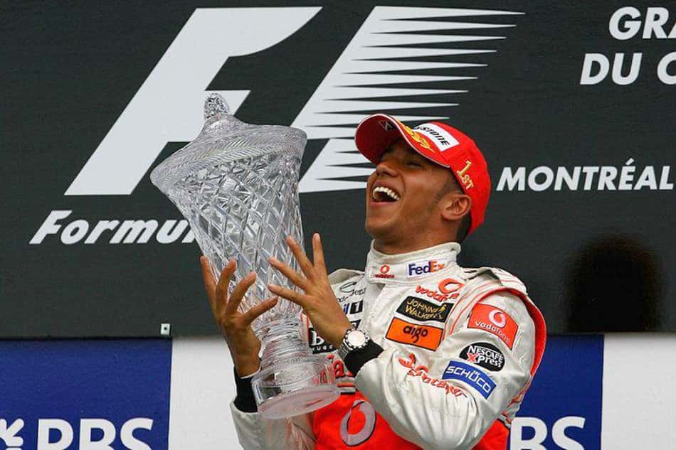 Lewis Hamilton festeja vitória no GP do Canadá em 2007 (Foto: AFP)