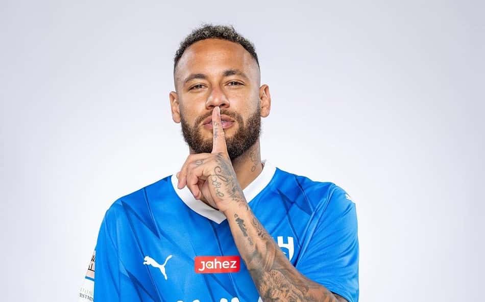 Neymar desmente boato e esclarece saída do PSG: 'Não sabem o que acontece'