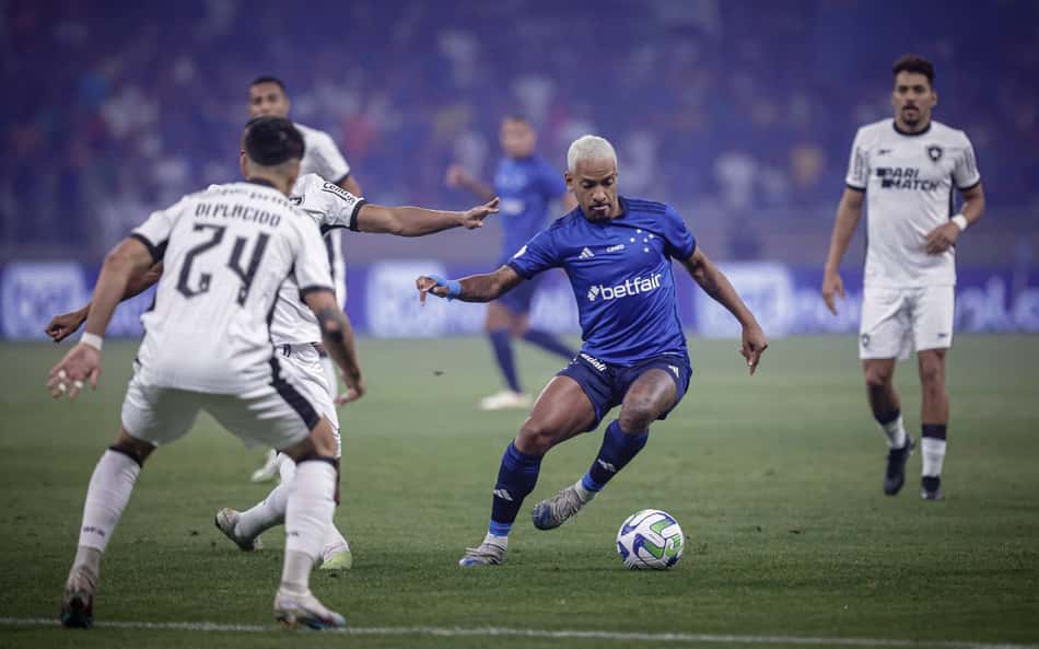 Contra o Flamengo, Cruzeiro tenta quebrar jejum de vitórias no Mineirão