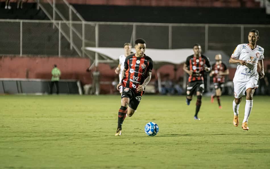 Vitória vê rivais tropeçarem e minimiza prejuízo em rodada da Série B