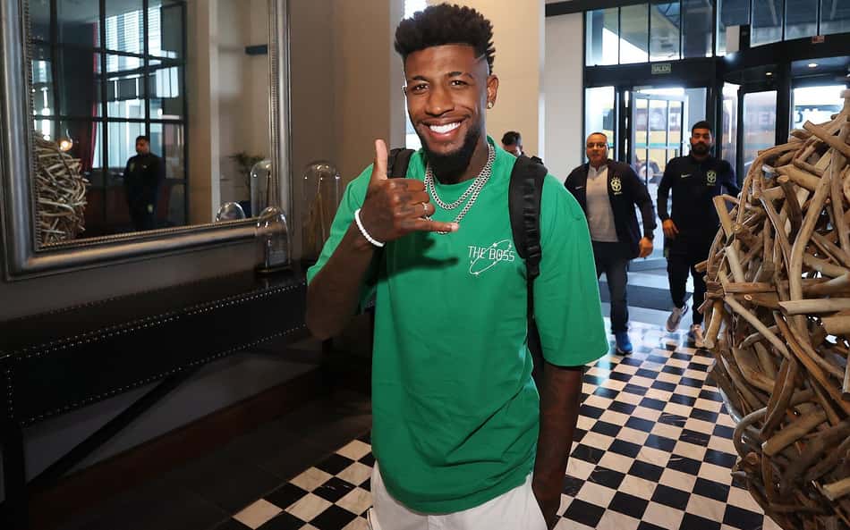 Emerson Royal se junta à Seleção Brasileira e inicia disputa na lateral para o jogo contra o Uruguai
