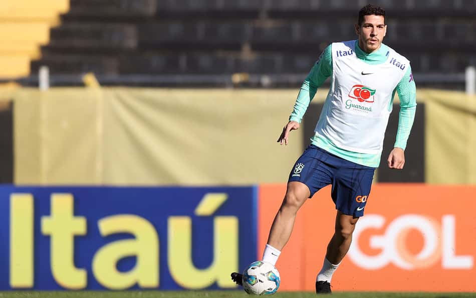 Nino sofre entorse leve no joelho esquerdo e não deve desfalcar Fluminense na final da Libertadores